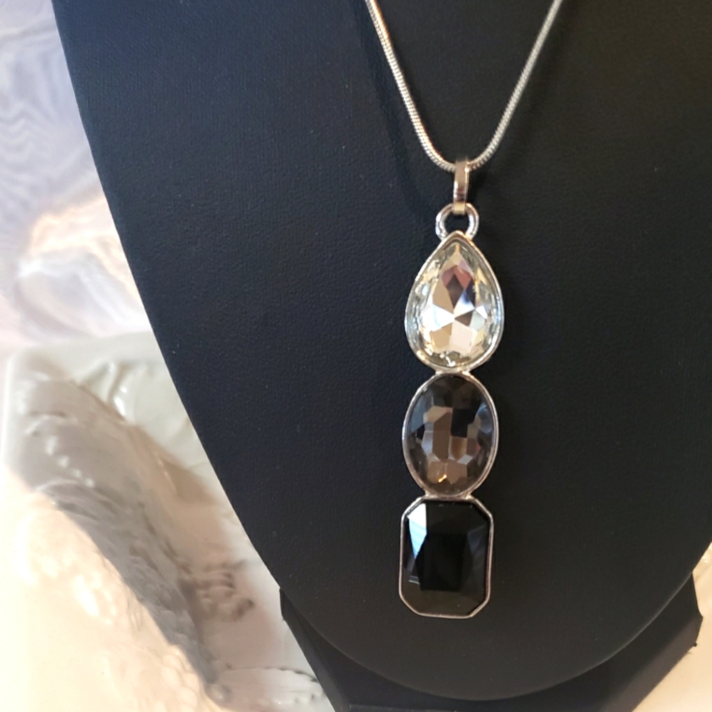 CHICO'S ADJUSTABLE NECKLACE